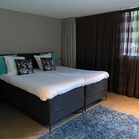 Bed & Breakfast 23-3