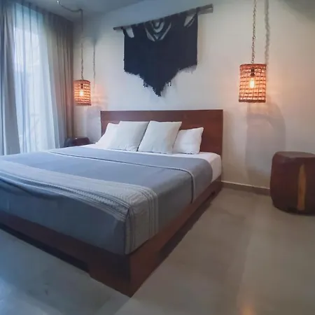 Stylish Condo For 4 Rooftop & Pool Access-2