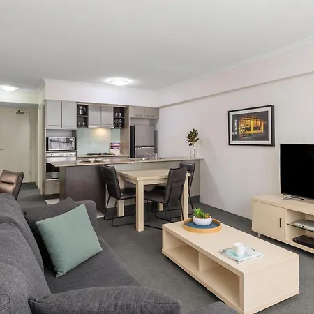 Oaks Brisbane River City Suites-2