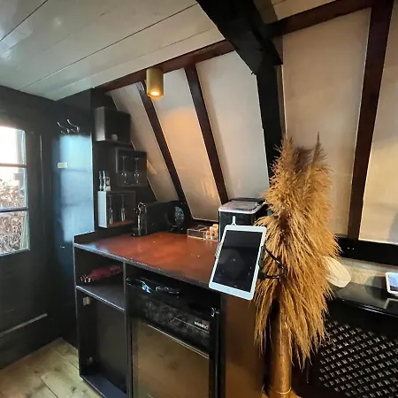 The Smallest Hotel In Amsterdam-2
