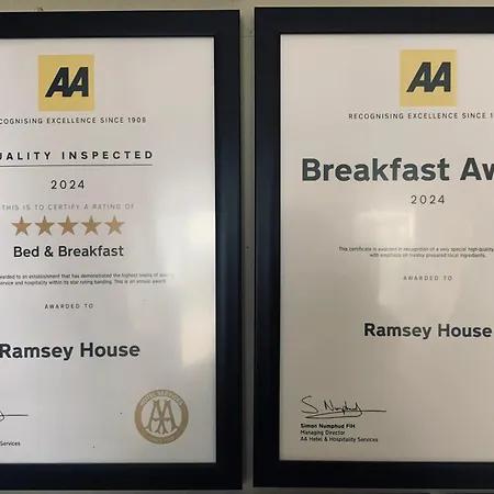 Ramsey House - Luxury Licensed B&B - Parking And Guest Lounge-2