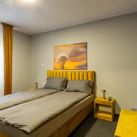 Bed And Breakfast 33-2
