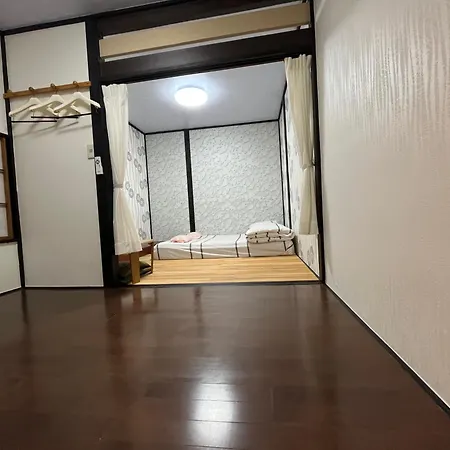 Lucky Hotel専用シャワルームとトイレ付き-2