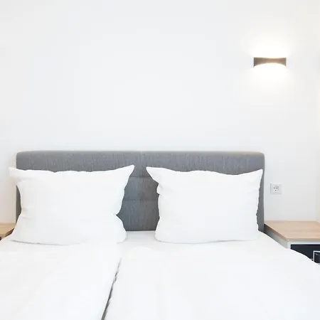 Smart & Stay Aparthotel Saarlouis Lisdorf - Self-Check-In - Free Parking-3