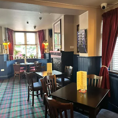 The Prince Albert Pub & Hotel With Onsite Free Parking 2 Minutes From Legoland-3
