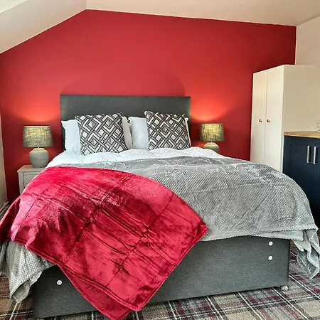 The Prince Albert Pub & Hotel With Onsite Free Parking 2 Minutes From Legoland-2