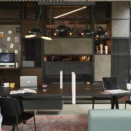 Moxy York-3