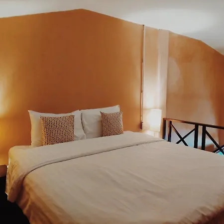 Retro Box Hotel Chumphon-2