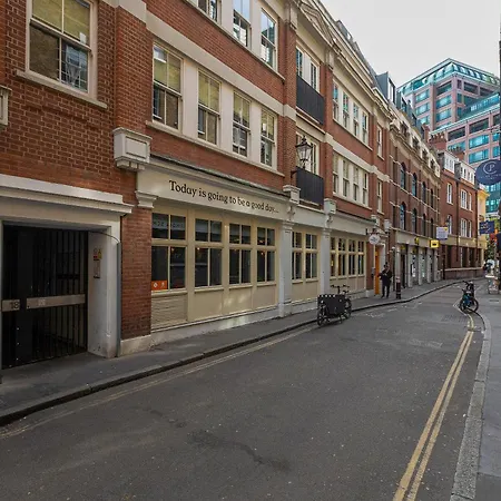 Central Servised Apartments On Artillery Lane-3
