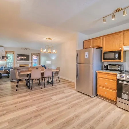 Bow Valley Chalets-Entire 2 King Bedrooms Townhouse-2