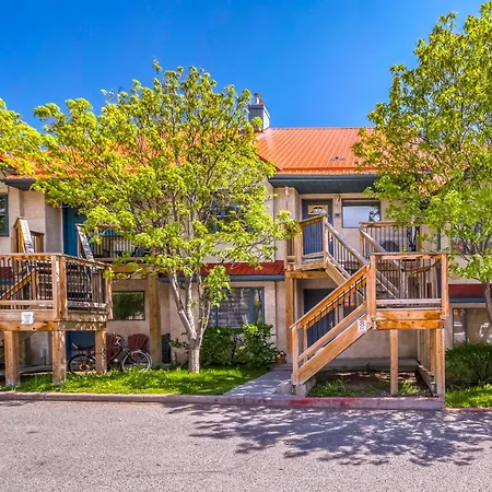 Bow Valley Chalets-Entire 2 King Bedrooms Townhouse-3