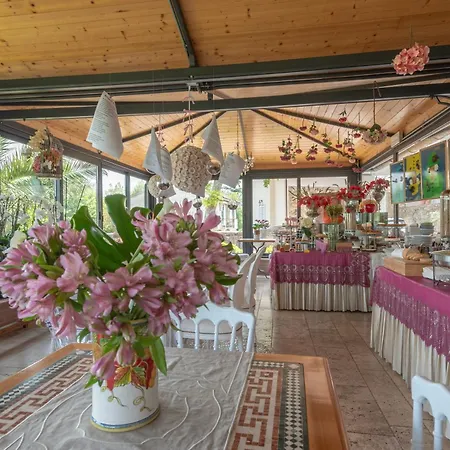 Boutique Hotel Al Grappolo D'Oro-3