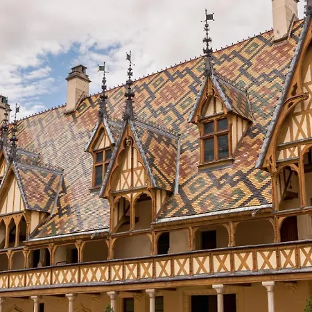 Alfred Hotels Beaune La Madeleine-3