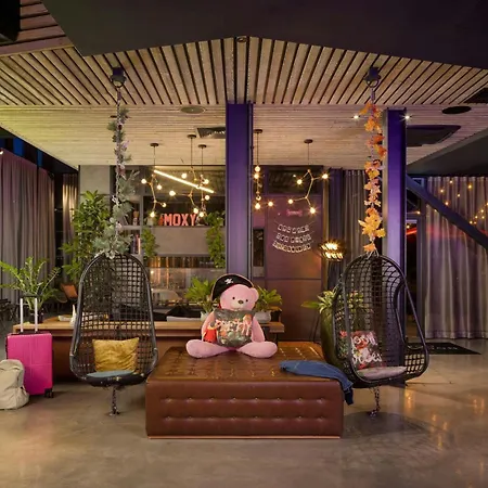 Moxy York-2