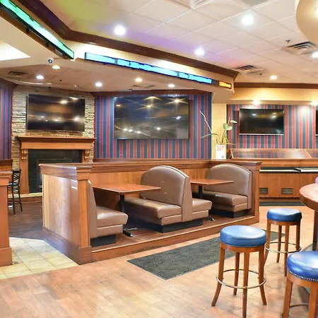 Ramada By Wyndham Sioux Falls Airport - Waterpark Resort & Event Center-3