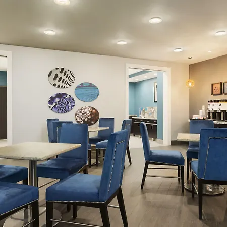 Hampton Inn & Suites Herndon-Reston-2