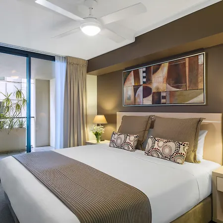 Oaks Brisbane River City Suites-3