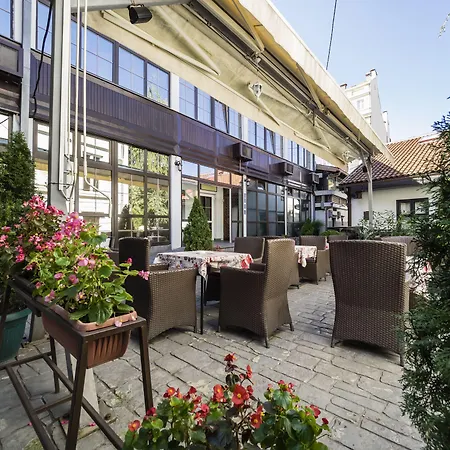 Garni Hotel Le Petit Piaf-2