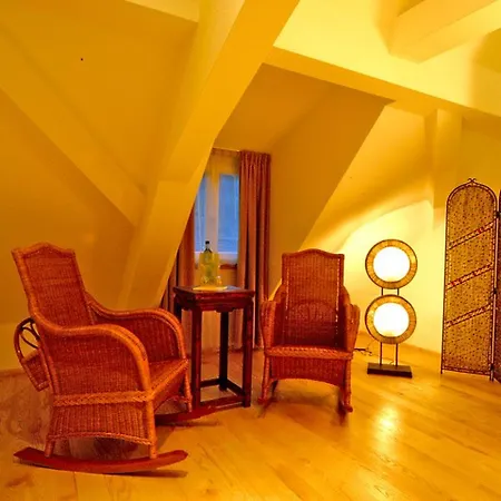 Hip Hotel-2