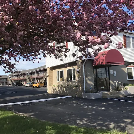 Hyannis Host Inn-3