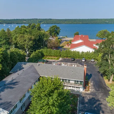 Village Green Lodge-3