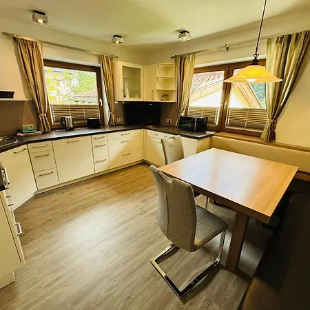Aparthotel Dorfplatzl Garni Apartments & B&B-2