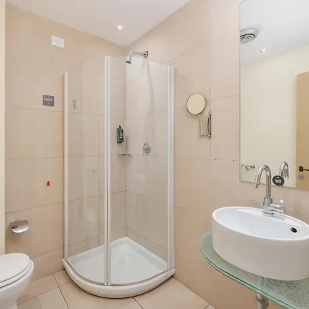 B&B HOTEL Calenzano First-2
