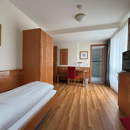 Hotel Krone Neuenburg-2