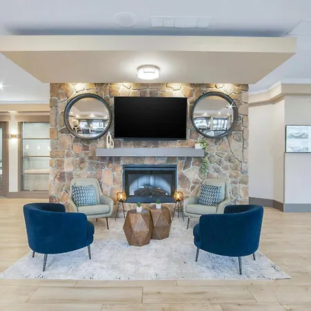 Sandman Hotel & Suites Kelowna-3