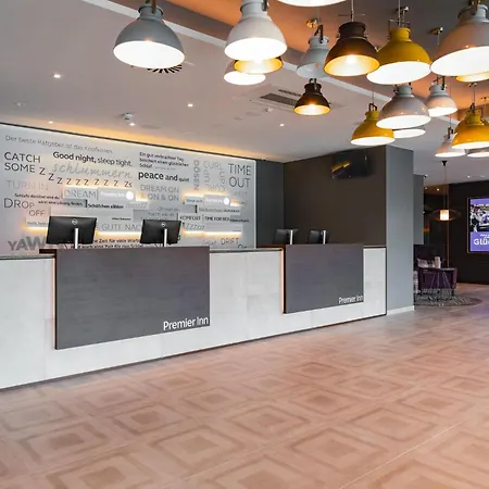 Premier Inn Karlsruhe City Am Wasserturm-3