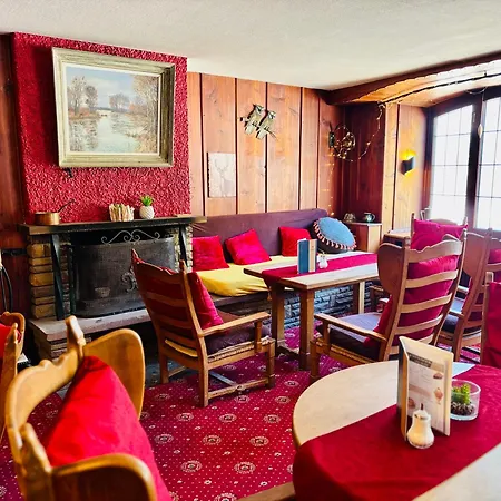 Logis Hotel-Restaurant Aux Trois Roses-2