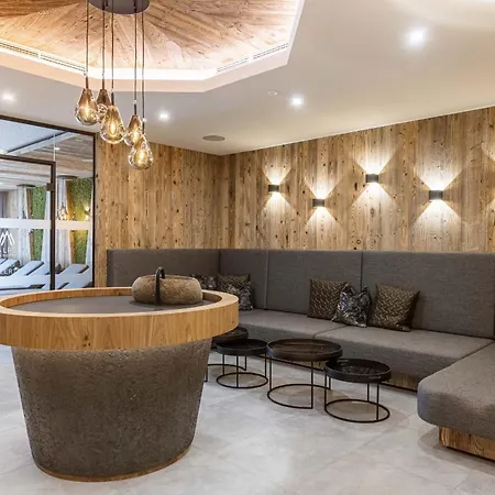 Zillertal Suites Fügen by ALPS RESORTS-3