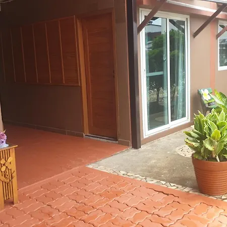 Little Guest House Hotel-3