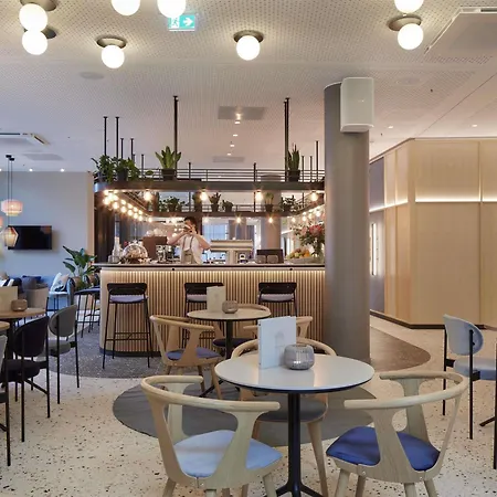 Novotel Hamburg Central Station-2