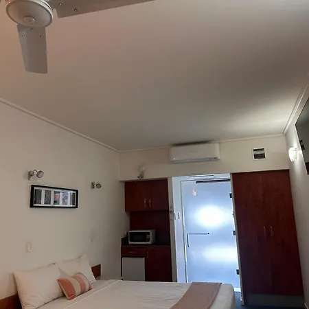 Ayr Traveller'S Motel-3