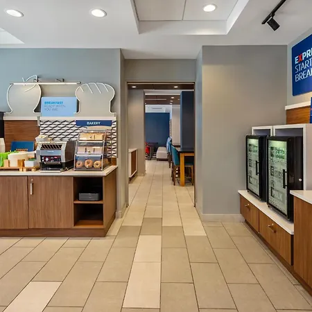 Holiday Inn Express Toronto Downtown By Ihg-3