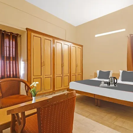 Capital O Samrat Palace Near Nampally Station-3