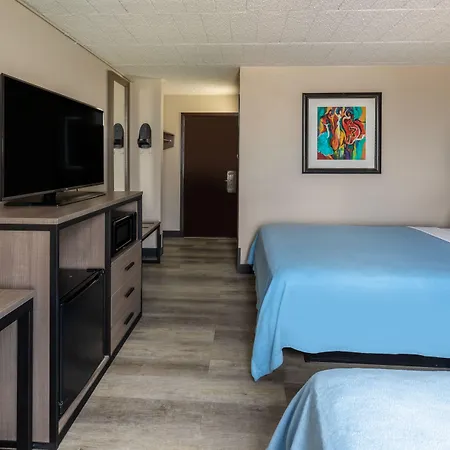 Super 8 By Wyndham Laredo-2