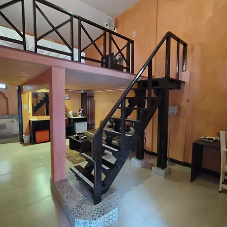 Retro Box Hotel Chumphon-3