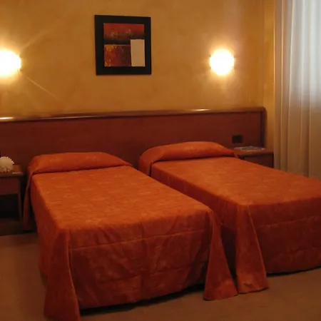 Hotel Italia-2