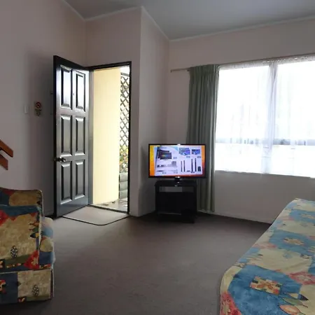 Gwendoline Court Motor Lodge-3