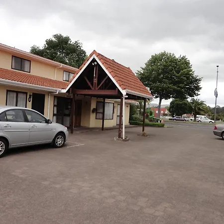 Gwendoline Court Motor Lodge-2
