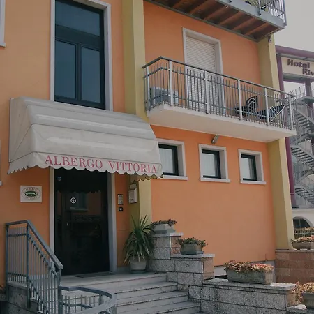 Vittoria Rooms Peschiera-2