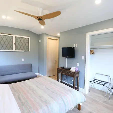 Vancouver Traveller B&B-2