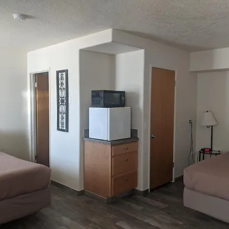 Little Daisy Motel-2