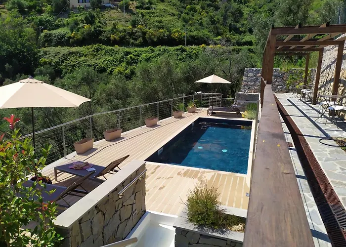 Hotel Con Piscina L'Antico Borgo