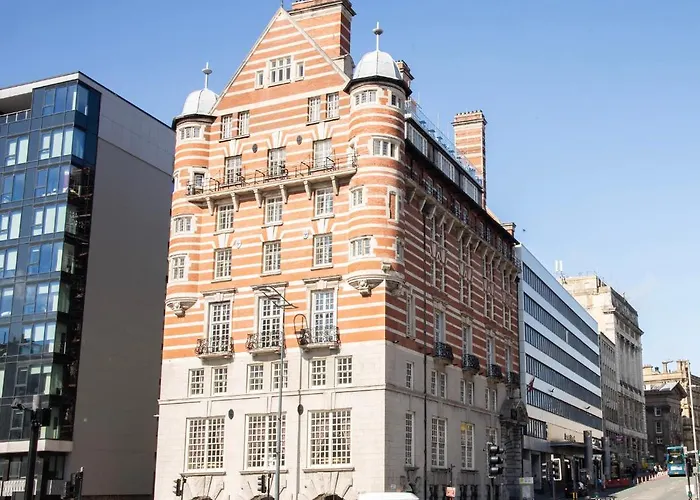 Beach hotel: 30 James Street