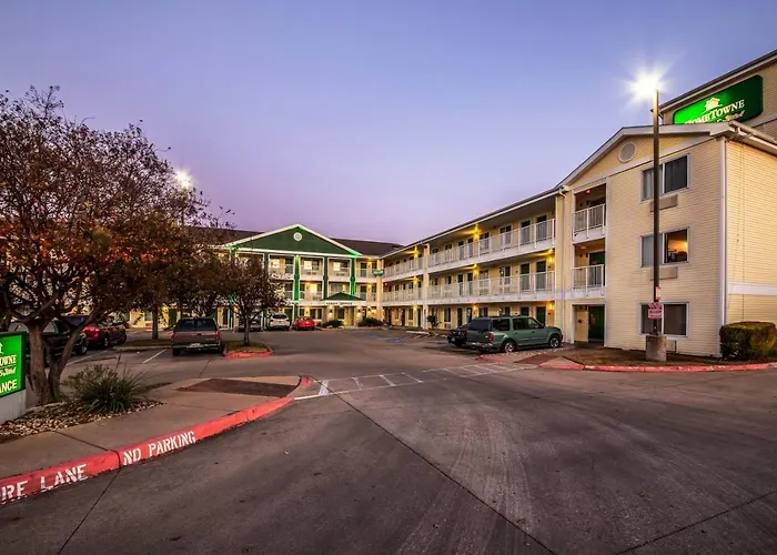 Hotel near College: Hometowne Studios By Red Roof Austin