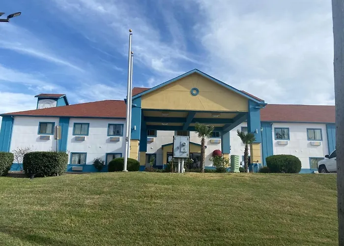 Tropicana Inn And Suites