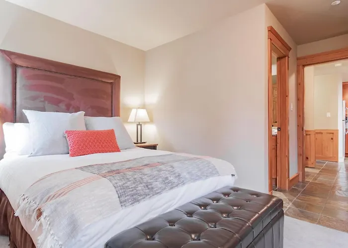 Bungalow rentals Wildwood Lodge By Outpost Whistler